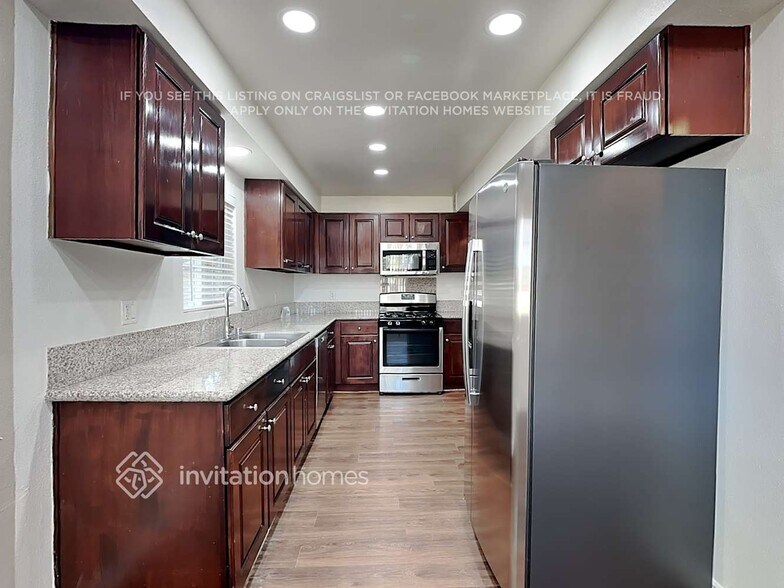 Building Photo - 8005 Quartz Ave