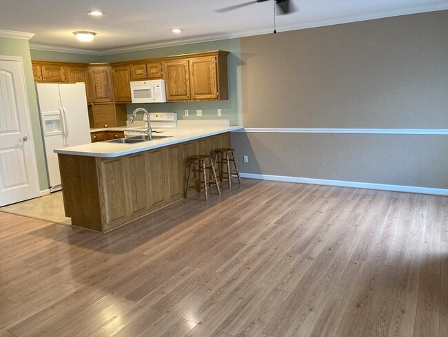 Building Photo - 301 Flagstone Dr