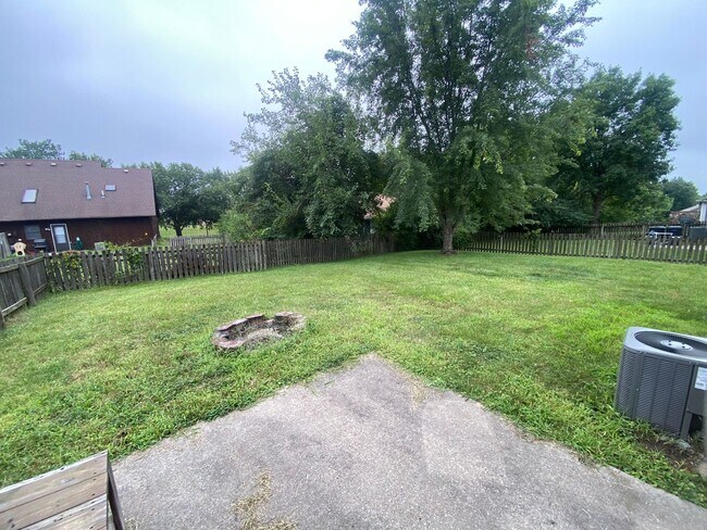 Building Photo - Sunflower 2604-2606