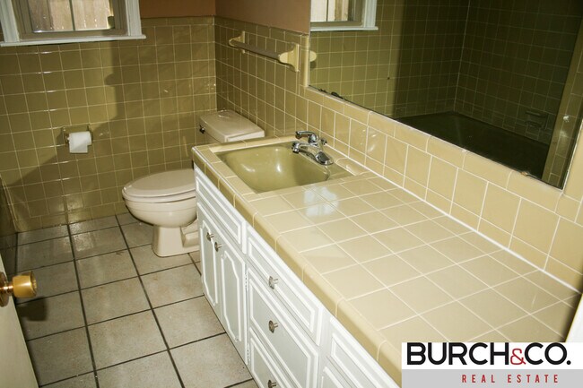 Building Photo - 1515 Kitchen St