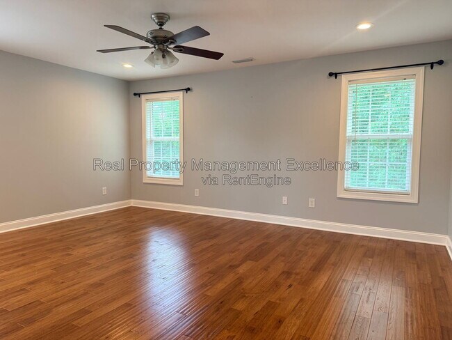 Building Photo - 305 Holly Thorn Trace