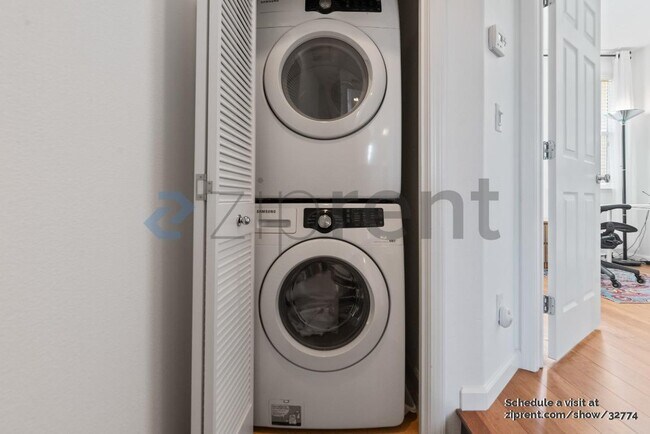 Building Photo - 929 Glen Valley Terrace