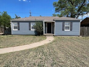 Building Photo - Great spacious 3 bedroom 2 bath in Wolflin!