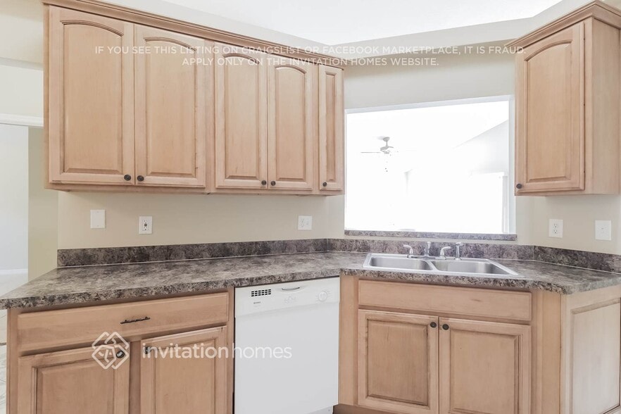 Building Photo - 428 Lancers Dr