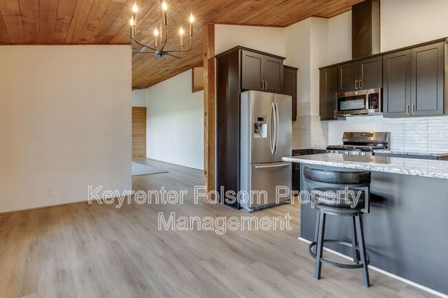 Building Photo - 5800 McKinley Dr