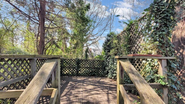 Building Photo - STUNNING 3 bedroom home with a BEAUTIFUL garden in Dumbarton. COME SEE!