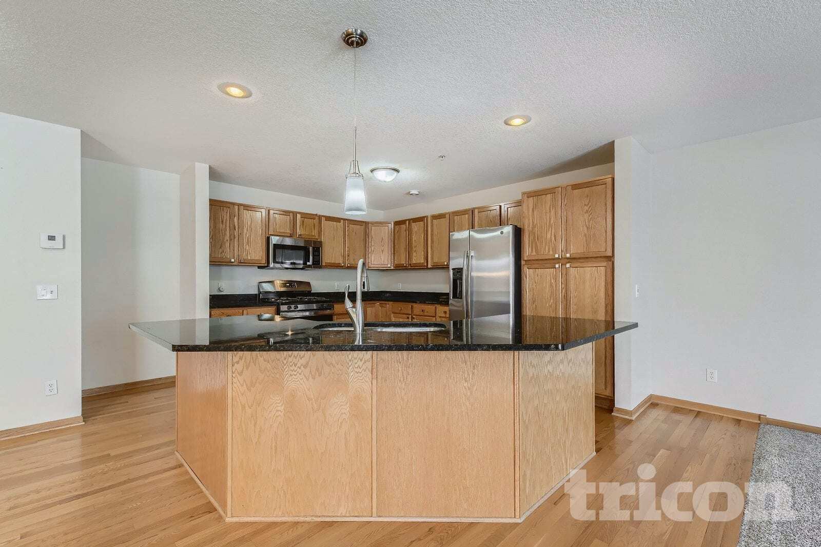 Building Photo - 7010 S Park Dr