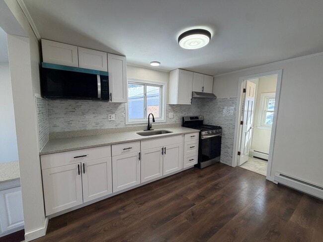 Building Photo - Charming 3-Bedroom Home Near Pontoosuc Lake