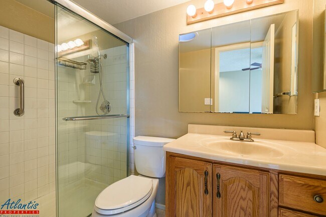 Building Photo - Lovely Home | Bonus Room | A/C | Solar Panels