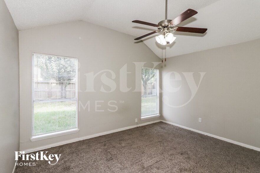 Building Photo - 6426 New World Dr
