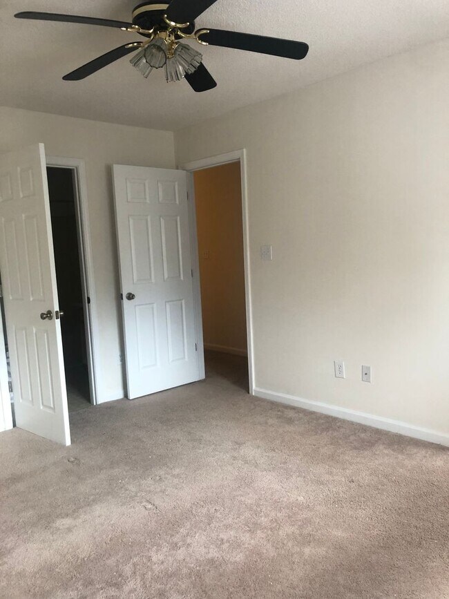 Building Photo - 204 Double Eagle Dr