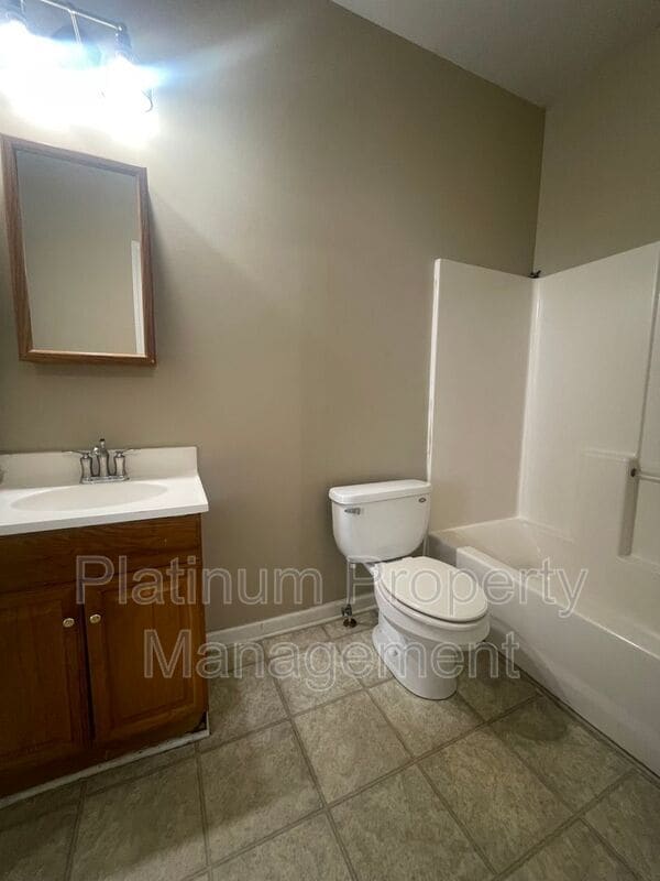 Building Photo - 22 Weyman Ave SW