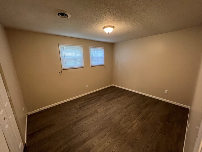 Building Photo - 2608 Dale Dr