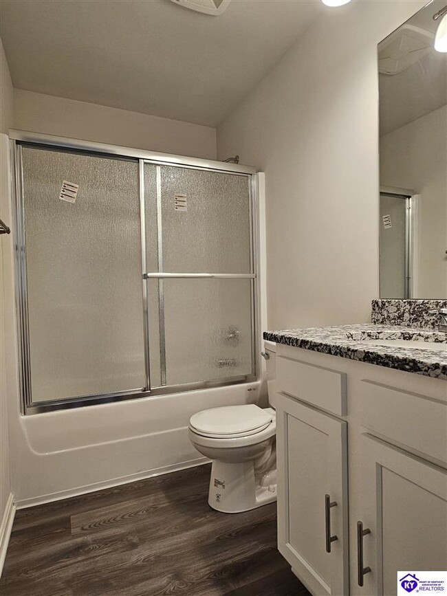 Building Photo - 601 Ashwood Ave