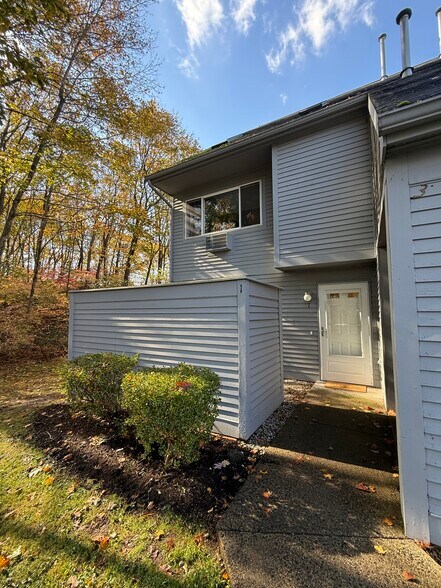 Building Photo - 1 Sundance Dr