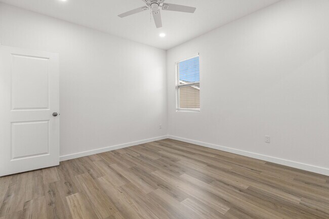 Building Photo - 210 E Columbus Dr
