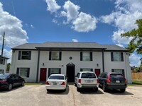 Building Photo - 703 Barren Springs Dr