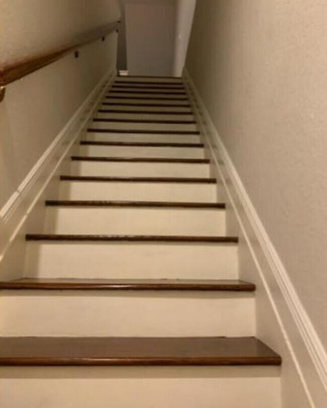 Building Photo - 5021 Vine Cliff Way W