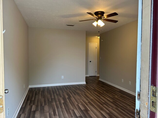 Building Photo - McCullars- 422