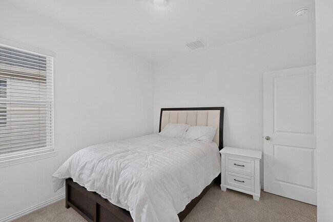 Building Photo - 1032 Bristleleaf Wy