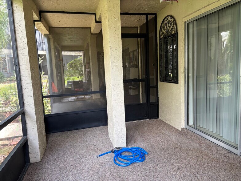 Building Photo - 405 E San Sebastian Ct