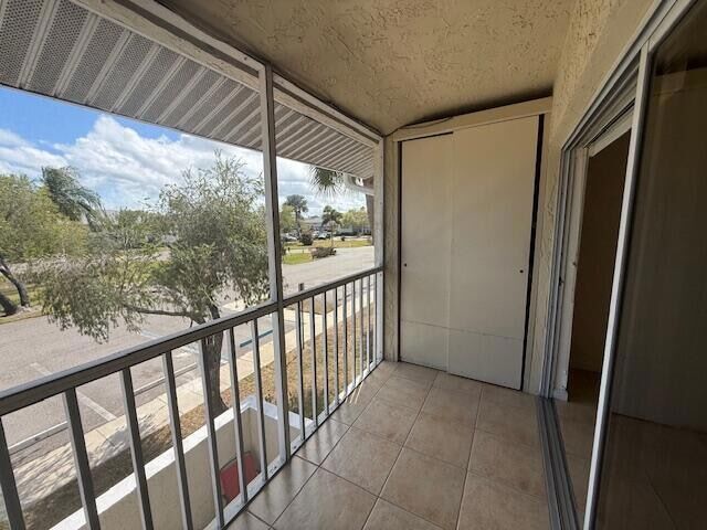 Building Photo - 1500 SE Royal Green Cir