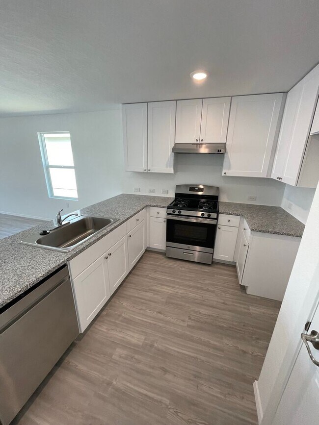 Building Photo - For Rent: Modern 3 Bed | 2 Bath | 2-Car Garage Home in Mission del Lago Community
