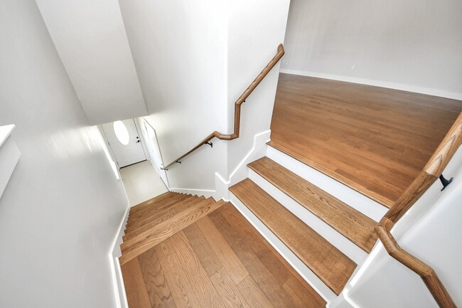 Building Photo - 1112 Amundsen St