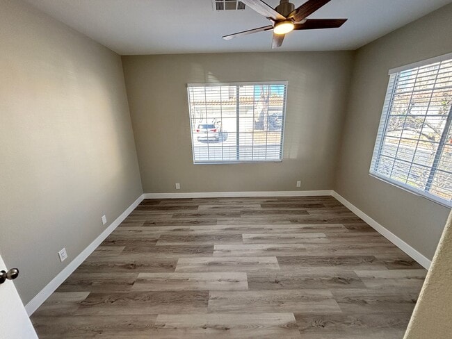 Building Photo - Beautifully updated 2Bed/2Bath single-story home w/ 2-car garage in the desirable Northwest Las V...