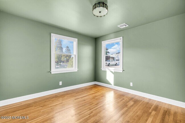 Building Photo - 20 Starboard St