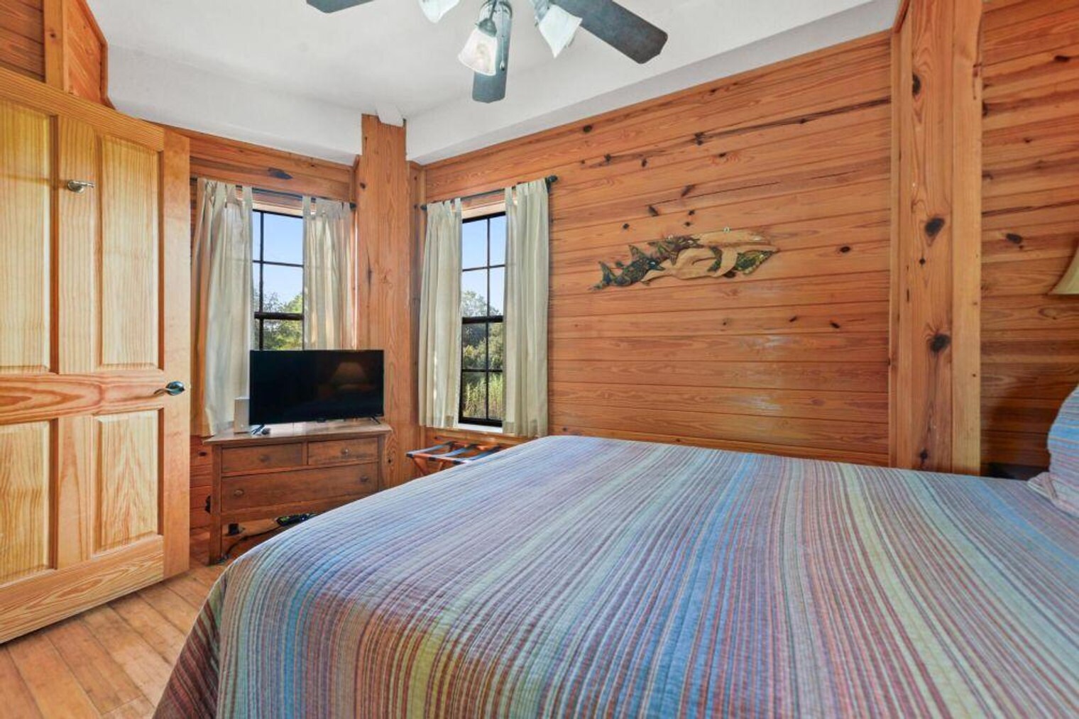 Building Photo - 6001 Belle Fontaine Dr