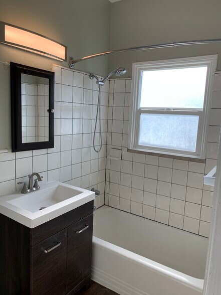 Building Photo - 2028 1/2 S West View St