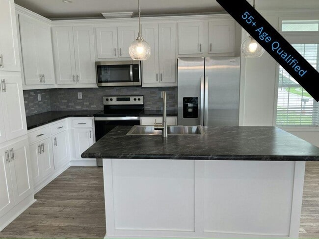 Primary Photo - 568 Plaza Del Sol