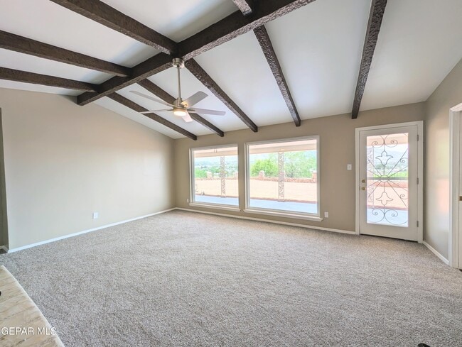 Building Photo - 612 Somerset Dr