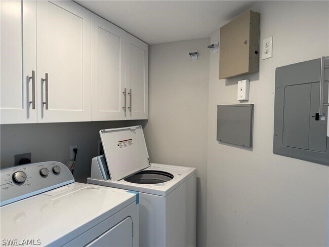 Building Photo - 8635 River Homes Lane