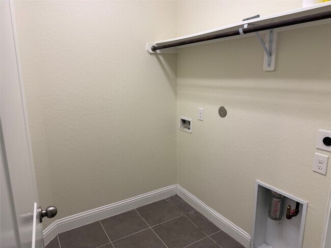 Building Photo - 6802 Tiger Trl