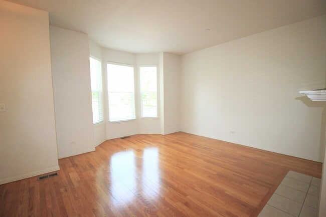 Building Photo - 365 Bradbury Ln