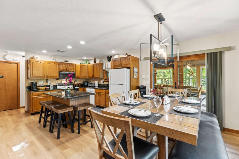 Building Photo - 2174 Lakeview Dr E