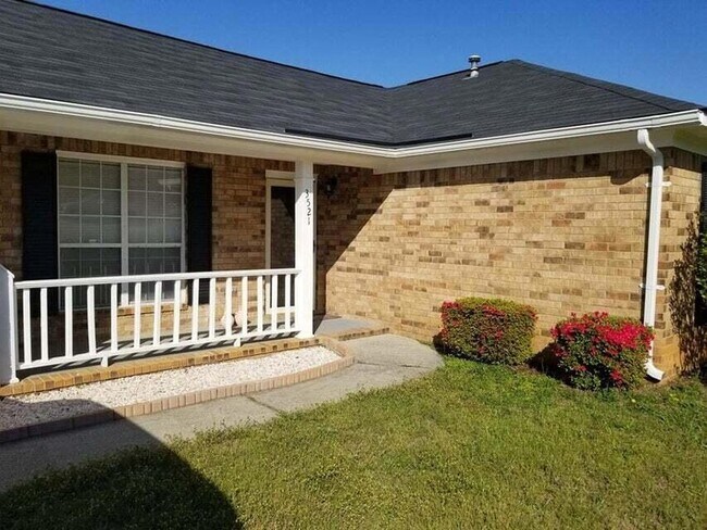 Building Photo - 3521 Hilltop Dr