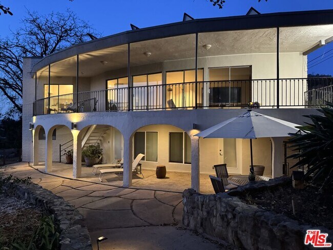 Building Photo - 25202 Piuma Rd