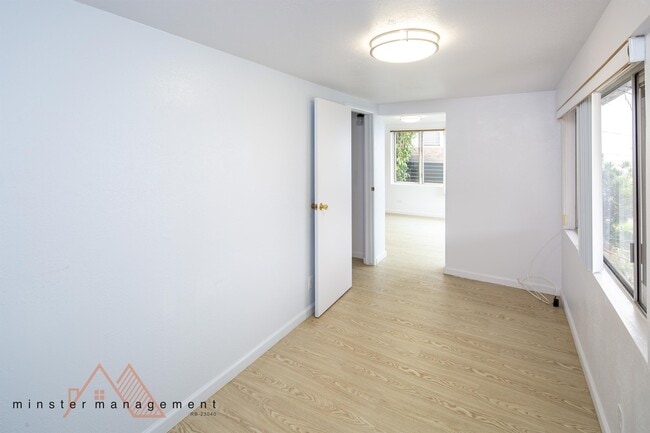 Building Photo - 2569 Peter St