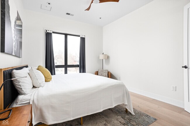 Building Photo - 877 N East St