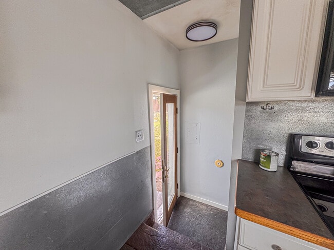 Building Photo - 702 Melton St