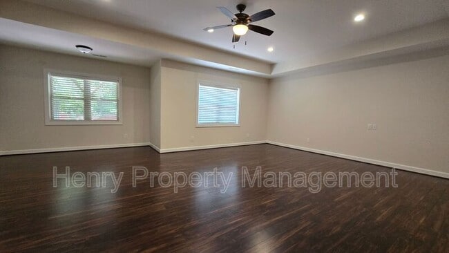 Building Photo - 121 Harvestwood Dr