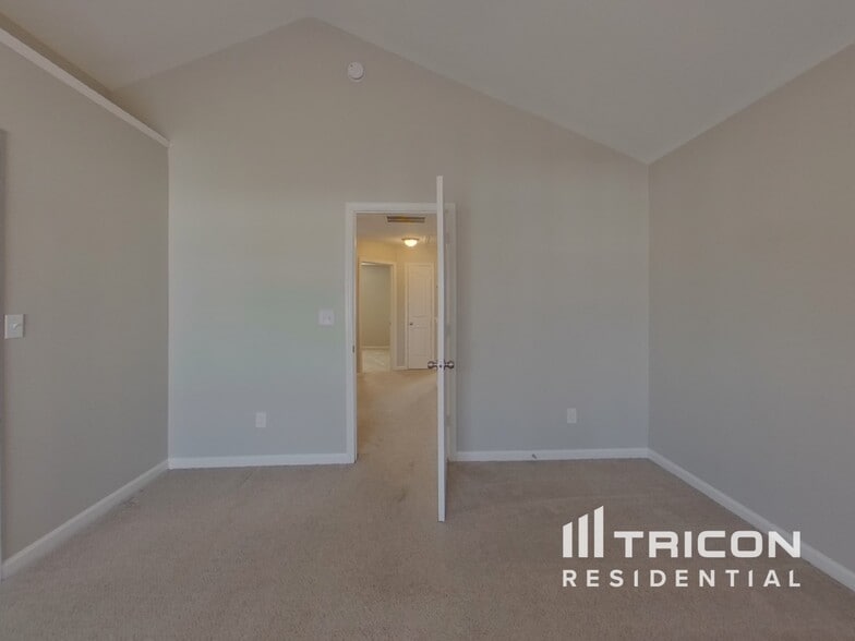 Building Photo - 8334 Rolling Meadows Ln
