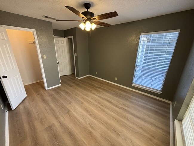 Building Photo - 1 bed 1 bath at Sagewood Condominiums