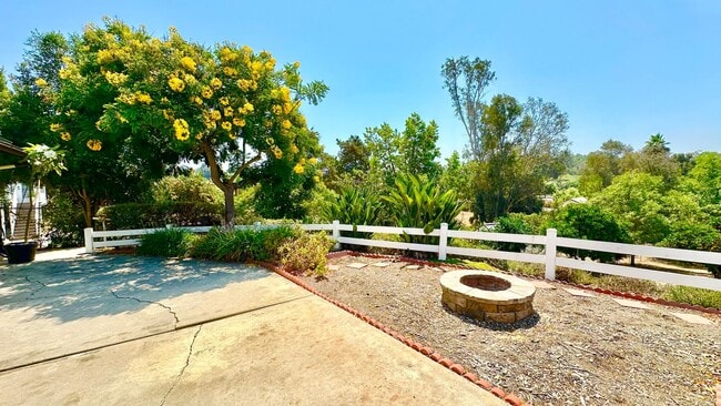 Building Photo - Awesome Single-Story Ranch-Style Home with...