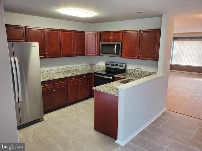 Building Photo - 3344 Vineland Pl