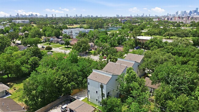 Building Photo - 5024 Winnetka St