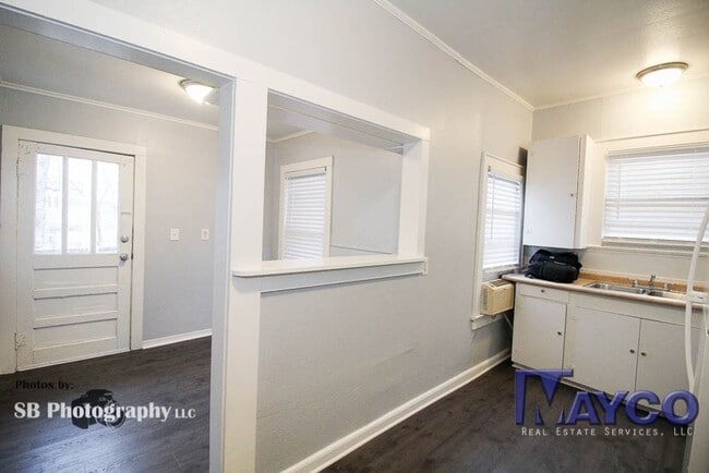 Building Photo - 1 bedroom duplex apartment in Highland!
